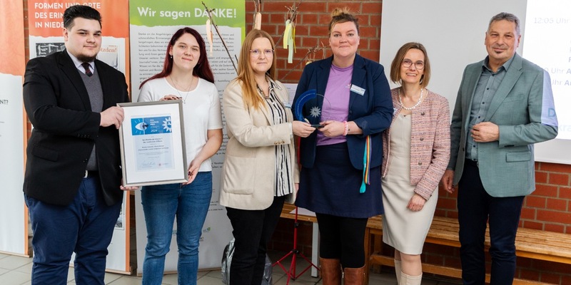 POL-BS: Berufsbildende Schulen 1 des Landkreises Gifhorn mit Zivilcouragepreis der Polizeidirektion Braunschweig 2024 gewürdigt - Foto: presseportal.de