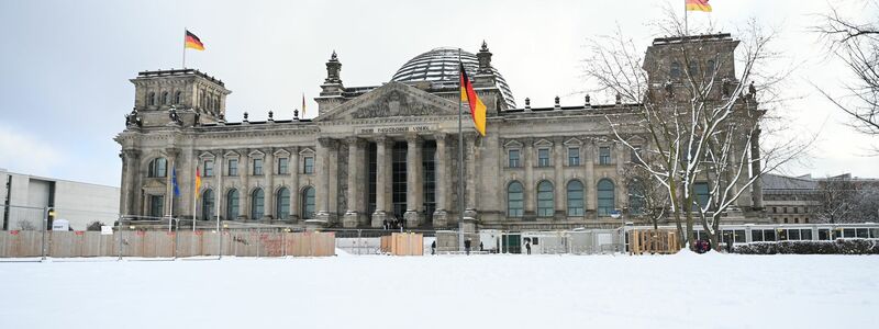 Starker Schneefall sorgte für echtes Wintergefühl in Berlin. - Foto: Elisa Schu/dpa