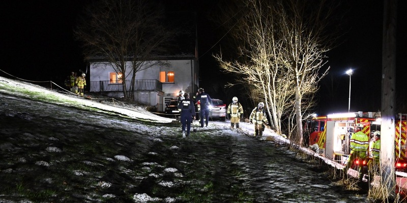 FF Olsberg: Verpuffung in Pelletofen sorgt für Großeinsatz in Olsberg - Foto: presseportal.de