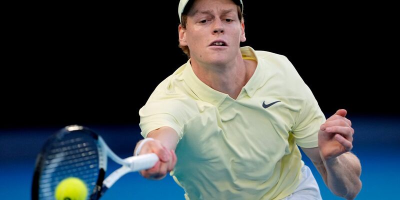 Jannik Sinner im Finale der Australian Open gegen Alexander Zverev. - Foto: Ng Han Guan/AP/dpa