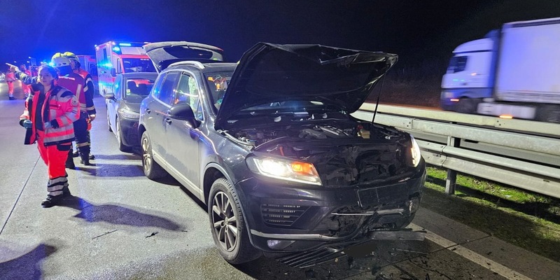 FW-ROW: Verkehrsunfall auf der Autobahn mit 9 Personen - Feuerwehr unterstützt bei Großaufgebot an Rettungsmitteln - Foto: presseportal.de