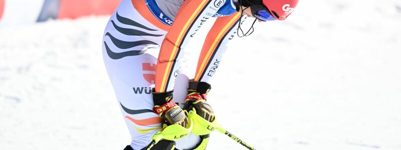 Mit den Kräften am Ende: Die angeschlagene Lena Dürr nach dem WM-Slalom. - Foto: Barbara Gindl/APA/dpa