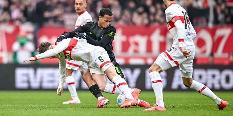 Sebastian Hoeneß am Spielfeldrand. - Foto: Harry Langer/dpa