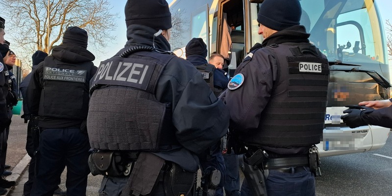 BPOLI-OG: Großdemonstration kurdischer Vereinigungen in Straßburg - Gemeinsame Kontrollmaßnahmen von Bundespolizei und Police Nationale - Foto: presseportal.de