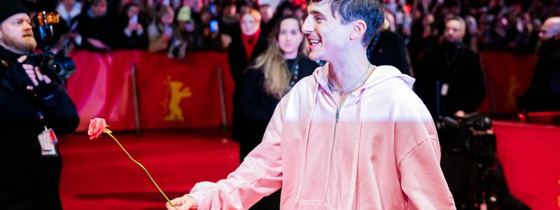 Chalamet kam am Valentinstag - und bekam ein passendes Geschenk. - Foto: Christoph Soeder/dpa