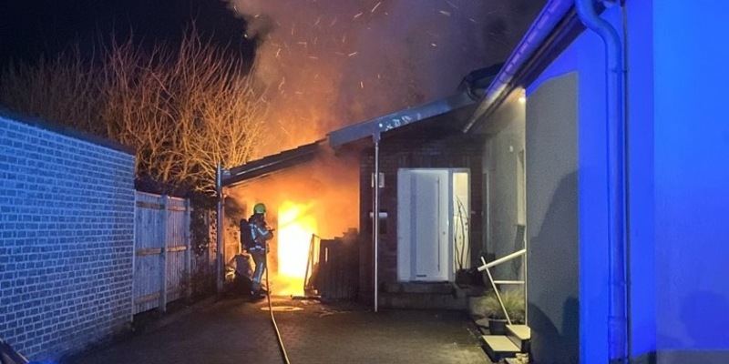 POL-COE: Coesfeld, Kolpingstraße, Brand eines Carports - Foto: presseportal.de