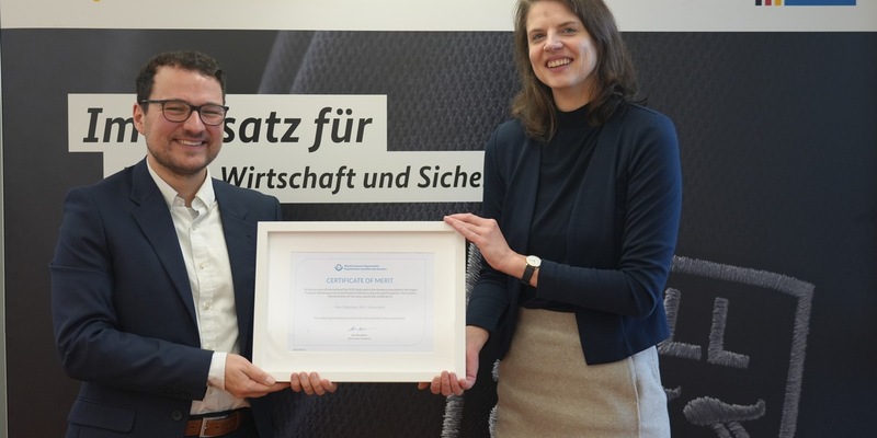 HZA-SW: Besondere Auszeichnung für den Schweinfurter Zoll - Bediensteter des Hauptzollamts von der Weltzollorganisation (WZO) geehrt - Foto: presseportal.de