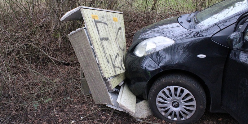 POL-RBK: Bergisch Gladbach - 58-Jähriger bei Alleinunfall schwer verletzt - Foto: presseportal.de
