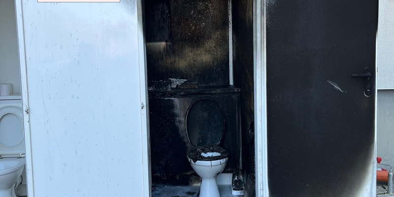POL-PB: Brand eines Toilettenanhängers - Polizei sucht Zeugen - Foto: presseportal.de