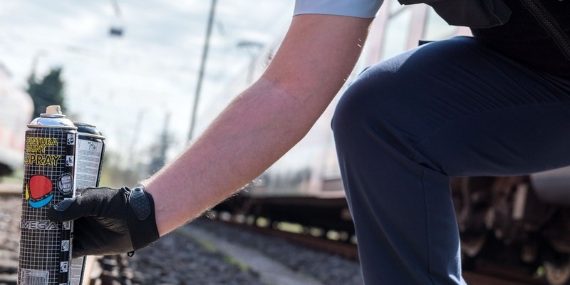 BPOLI EF: Abermals Zug mit Fußballgraffiti verunstaltet - Foto: presseportal.de