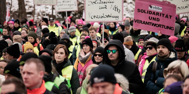 Bund und Kommunen legten zunächst kein Angebot vor. - Foto: Carsten Koall/dpa