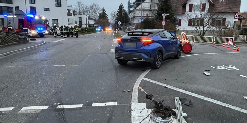 KFV Bodenseekreis: Verkehrsunfallserie mit 6 beteiligten Fahrzeugen - Foto: presseportal.de