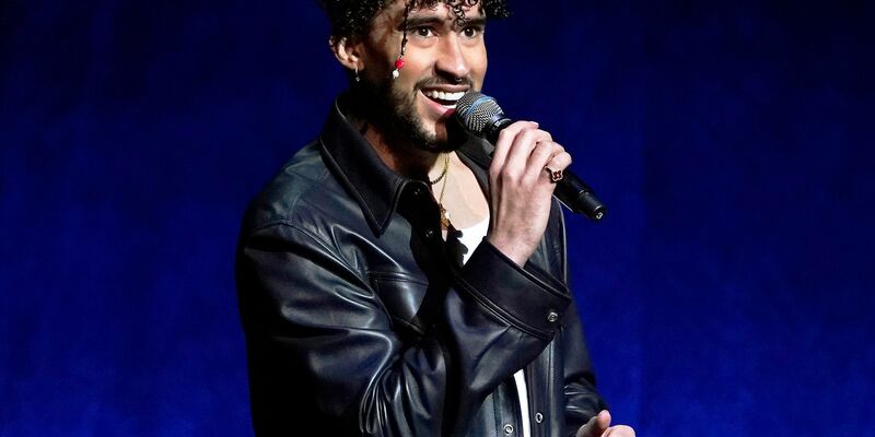 Um den Auftritt des Musikers Bad Bunny beim Superbowl tobt ein Kulturkampf (Archivbild) - Foto: Chris Pizzello/Invision/AP/dpa