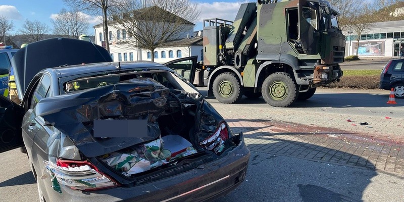 POL-HX: Lkw übersieht Pkw - Frau schwer verletzt - Foto: presseportal.de