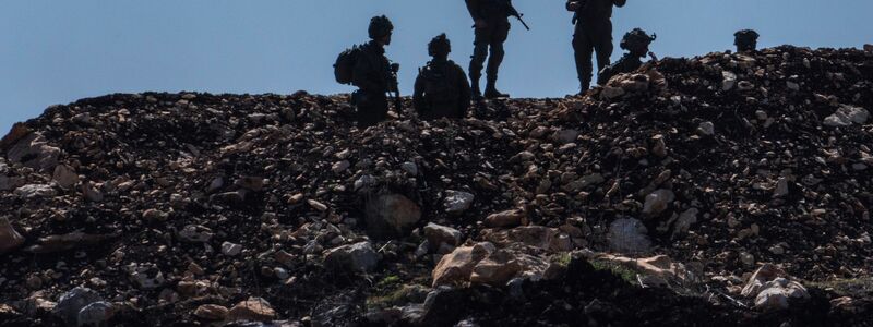 Israel will an der Grenze zum Libanon weitere Posten auf der israelischen Seite einrichten und Truppen zum Schutz vor Angriffen verstärken.  - Foto: Ariel Schalit/AP/dpa