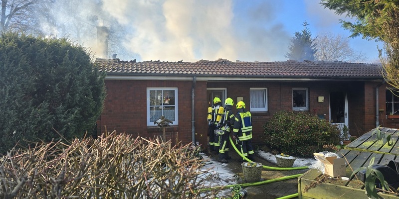 FW-RD: Feuer zerstört Seniorenwohnungen in Felde Felde - (Kreis Rendsburg-Eckernförde), 18.02.2025, 12:05 Uhr Feuer in einer Seniorenwohnanlage in Felde - Wohnungen sind unbewohnbar. - Foto: presseportal.de