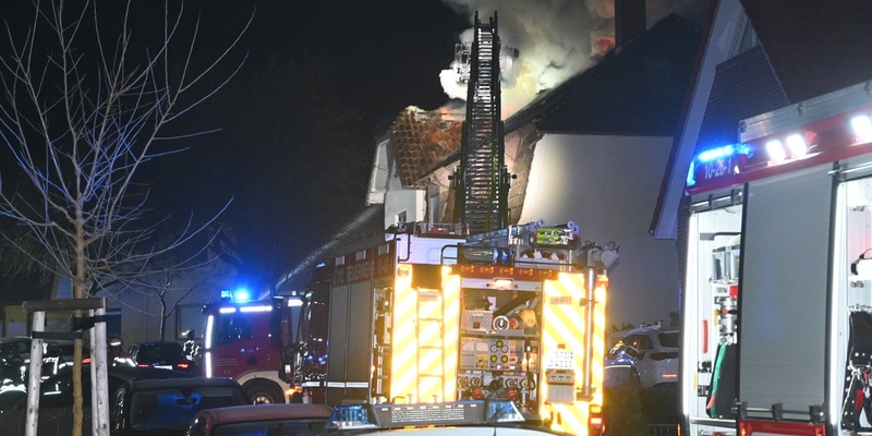 POL-STD: Dachgeschoss in Buxtehude ausgebrannt - 550.000 Euro Schaden, 1100 Liter Diesel in Grundoldendorf entwendet, Geschwindigkeitskontrollen im Landkreis - Spitzenreiter 16 Jahre ohne Fahrerlaubnis - Foto: presseportal.de