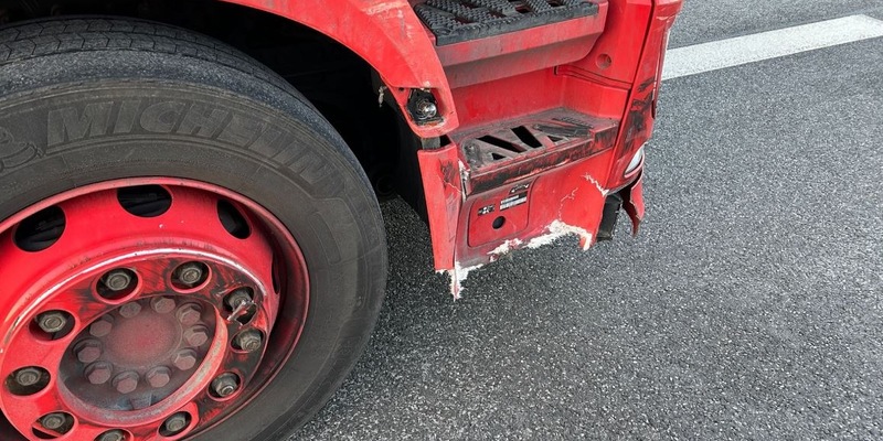 POL-PDLD: B10/AS LD-Nord - Auffahrunfälle infolge Missachtung des Stoppschildes - Foto: presseportal.de