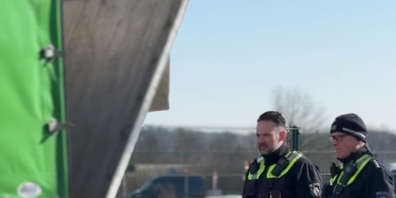 POL-EU: Gefahrgut-Lkw wies Mängel auf - Polizei Euskirchen beteiligt sich an europaweiter ROADPOL-Kontrollwoche Truck & Bus - Foto: presseportal.de