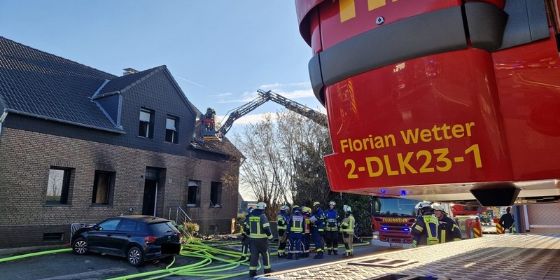 FW-EN: Feuerwehren Gevelsberg und Wetter (Ruhr) bekämpfen Wohnungsbrand an der Stadtgrenze - Foto: presseportal.de