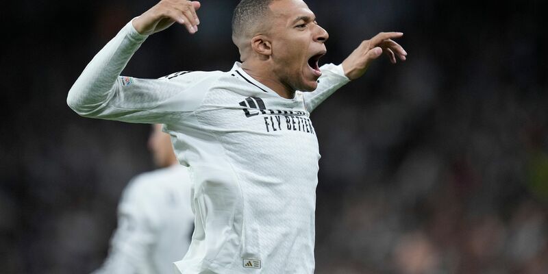 Pep Guardiola ist seit 2016 Trainer bei Manchester City - und steckt mit dem Club aktuell tief in der Krise. - Foto: Bernat Armangue/AP/dpa