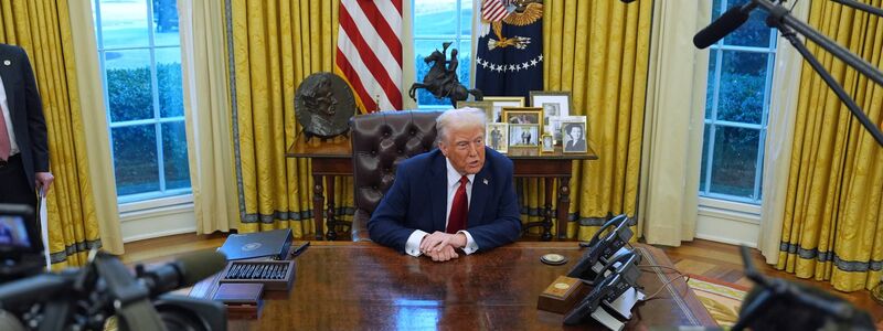 Ins Oval Office und in seine Regierungsmaschine Air Force One lässt Trump die Nachrichtenagentur AP vorerst nicht mehr rein. (Archivbild) - Foto: Evan Vucci/AP/dpa