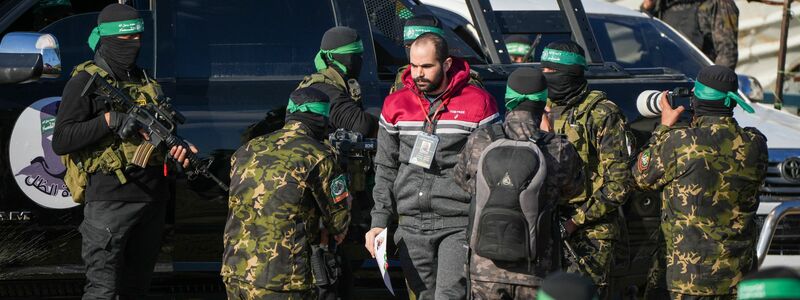 Unter den freigelassenen war auch der Familienvater Jarden Bibas. (Archivbild) - Foto: Abdel Kareem Hana/AP/dpa