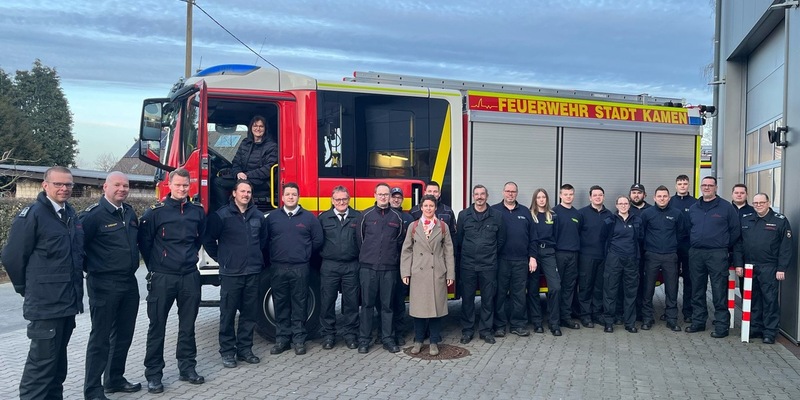 FW Kamen: Fahrzeugübergabe durch die Bürgermeisterin - Foto: presseportal.de
