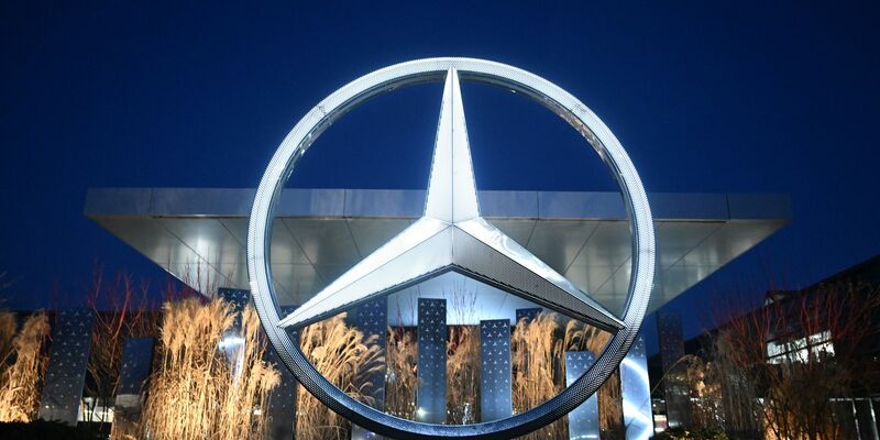 Mercedes-Benz mit Gewinneinbruch 2024 - Foto: Bernd Weißbrod/dpa
