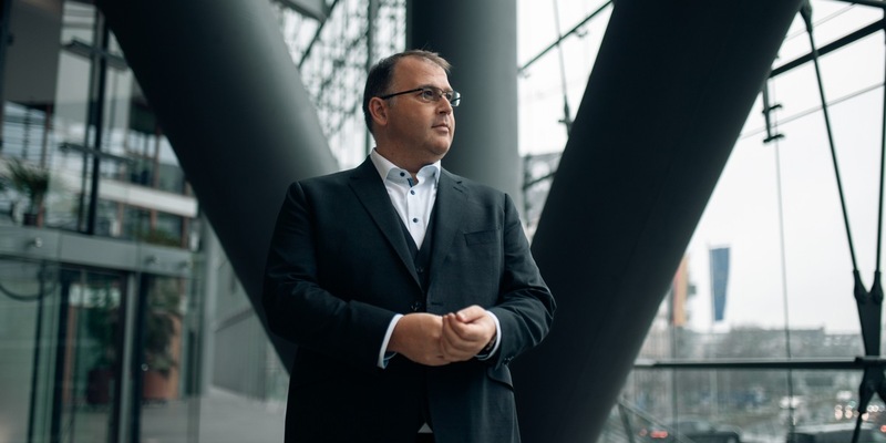 Stiftung gründen – aber ab wann? Stiftungsexperte Sascha Drache klärt über die wichtigsten finanziellen Voraussetzungen auf - Foto: presseportal.de