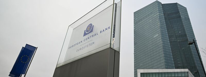 Europäische Zentralbank erwartet weitere Verlustjahre (Archivbild) - Foto: Arne Dedert/dpa