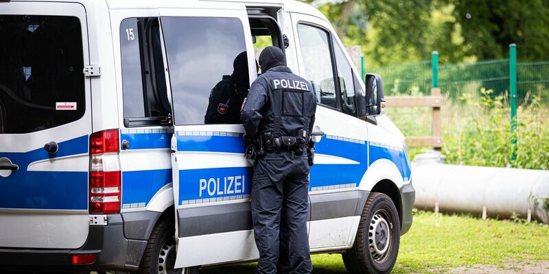 Es gab Durchsuchungen in sechs Bundesländern. (Symbolbild) - Foto: Moritz Frankenberg/dpa