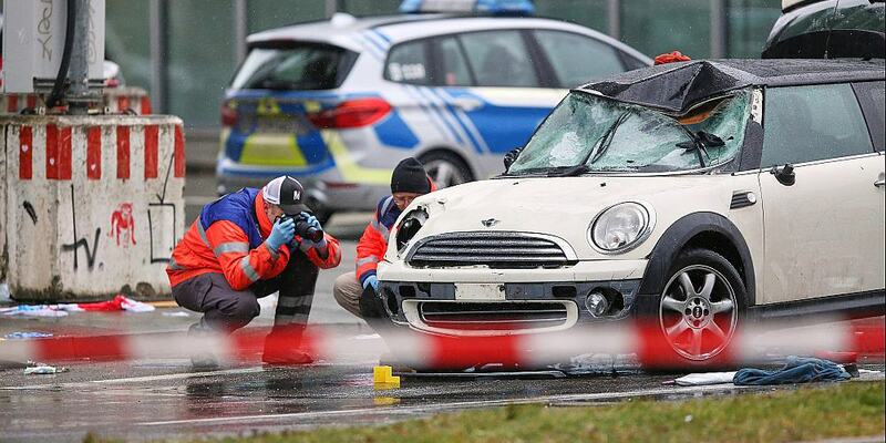 Auto fährt in München in Menschenmenge (Archiv) - Foto: über dts Nachrichtenagentur