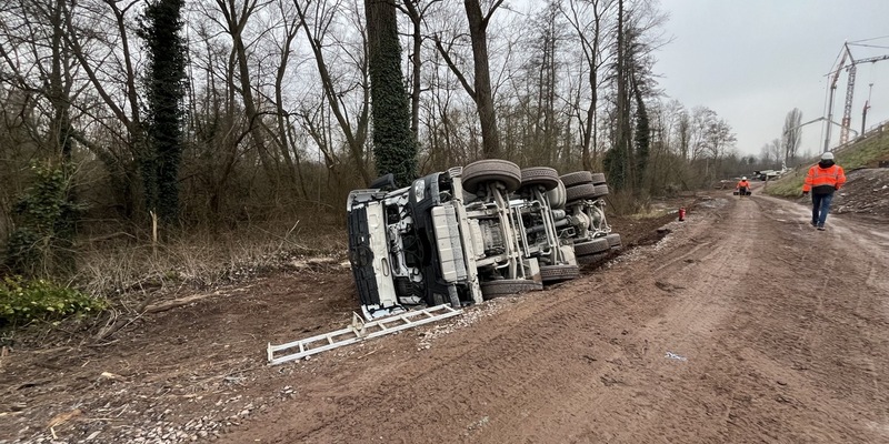 POL-PDLD: Unfall mit Betonmischer - Foto: presseportal.de