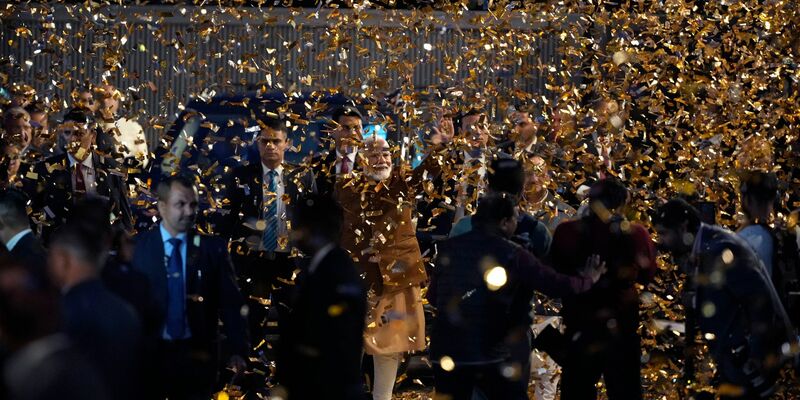 Anhänger der in Indien regierenden Partei BJP feiern zusammen mit Premierminister Narendra Modi ihren Sieg bei der Regionalwahl in Delhi. (Foto Archiv) - Foto: Manish Swarup/AP/dpa