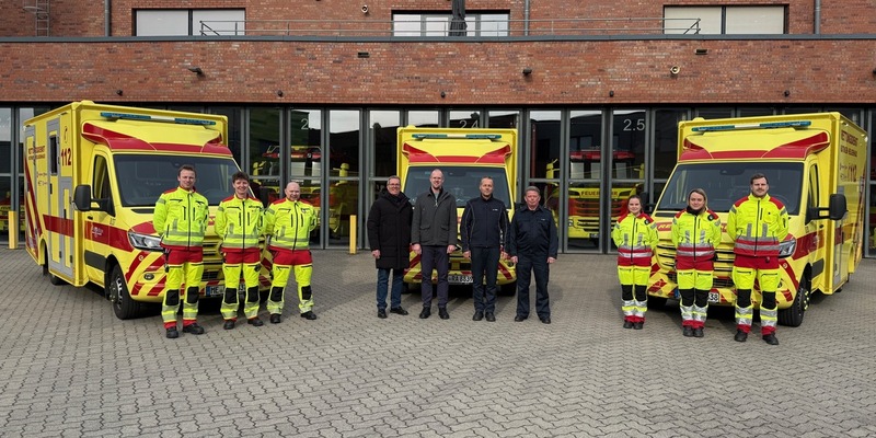 FW Ratingen: Feuerwehr Ratingen - Neue Rettungswagen für den Rettungsdienst der Städte Ratingen und Heiligenhaus - Foto: presseportal.de