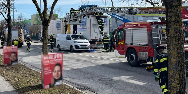FW-M: Zwei Schwerverletzte bei Unfall - Ersthelfer leisten perfekte Hilfe (Freimann) - Foto: presseportal.de