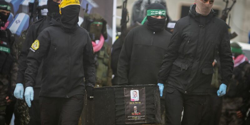 Islamisten im Gazastreifen halten nach israelischen Informationen noch 24 Geiseln und 35 Leichen von Verschleppten im Gazastreifen fest. - Foto: Jehad Alshrafi/AP/dpa