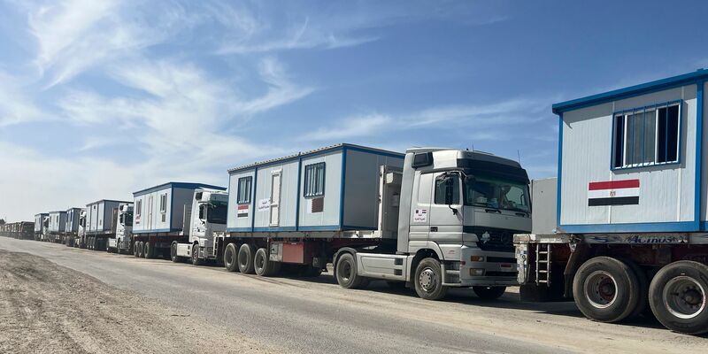Über den israelischen Grenzübergang Kerem Schalom gelangten einige Behelfshäuser in den stark zerstörten Gazastreifen. Dann schloss Israel den Kontrollpunkt ohne Nennung von Grünen. (Foto-Archiv) - Foto: Mayar Mokhtar/AP/dpa
