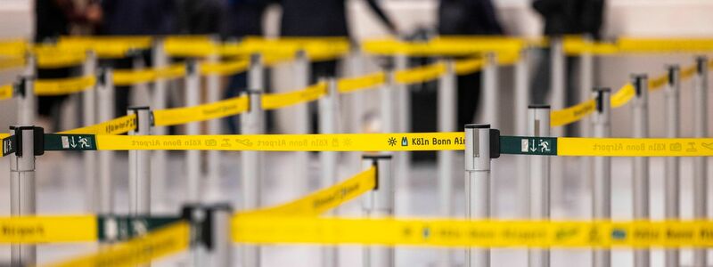 Verdi ruft zu Warnstreiks an den Flughäfen in Köln und Düsseldorf auf. (Archivbild) - Foto: Thomas Banneyer/dpa