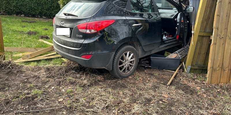 FW Dinslaken: Verkehrsunfall mit zwei PKW - Foto: presseportal.de