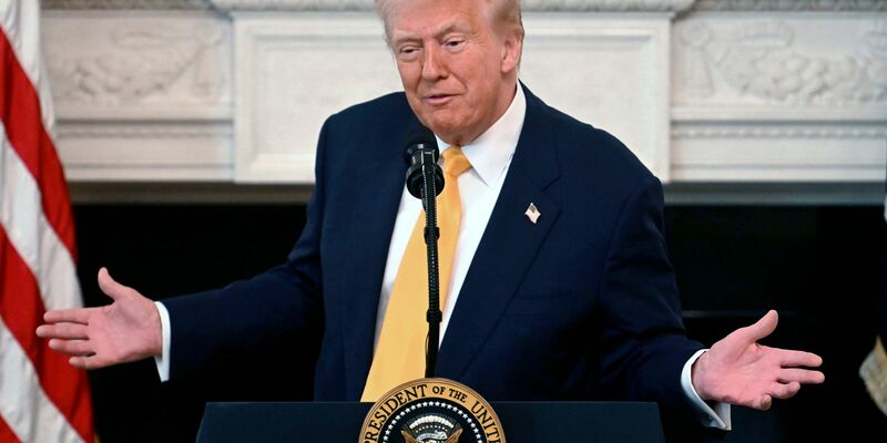 US-Präsident Donald Trump macht dem ukrainischen Präsidenten Wolodymyr Selenskyj Vorwürfe, er habe zu wenig getan, um den Angriff Russlands zu verhindern.  - Foto: Uncredited/POOL via AP/dpa