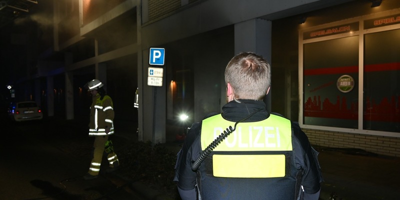 POL-STD: Feuer im Eingangsbereich eines Wohn- und Geschäftshauses in Stade schnell gelöscht - Foto: presseportal.de