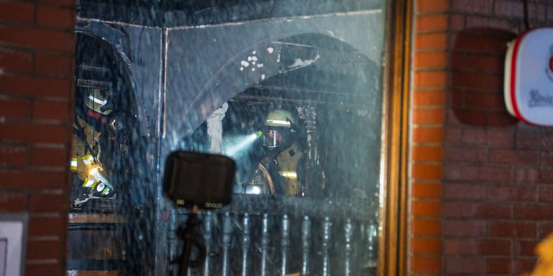 FW Menden: Gaststätte in Vollbrand - Feuerwehr rettet sechs Bewohner - Foto: presseportal.de