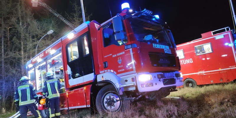 FW Celle: Aktuelle Einsatzinfo - Scheunenbrand in Salinenmoor! - Foto: presseportal.de