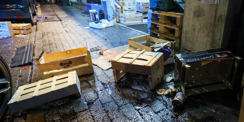 Rund 50 Menschen waren laut Polizei an der Schlägerei beteiligt. - Foto: Christoph Reichwein/dpa