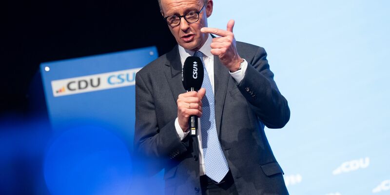 Merz trat zum Abschluss des Wahlkampfes in München auf.  - Foto: Sven Hoppe/dpa