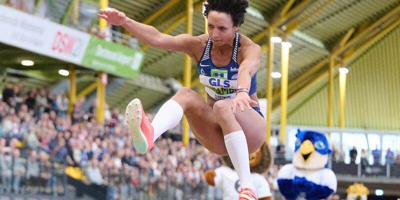 Malaika Mihambo holte in Dortmund ihren achten nationalen Hallentitel in Folge. - Foto: Bernd Thissen/dpa