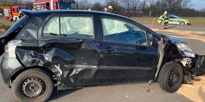 POL-STD: Sieben Verletzte bei Vorfahrtsunfall in Buxtehude-Ovelgönne - Foto: presseportal.de