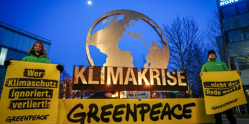 Greenpeace fordert von Merz, an Heizungsgesetz und Verbrenner-Aus festzuhalten.  - Foto: Kay Nietfeld/dpa